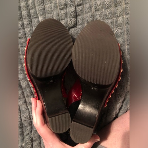 LIKE NEW MICHAEL KORS SLINGBACK WEDGE PATENT LEATHER SANDALS - Picture 7 of 12